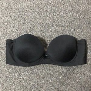 It’s a strapless bra. Great for strapless shirts and dress.